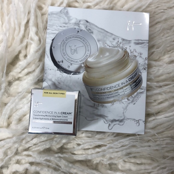 It cosmetics confidence in a cream NEW! - Picture 2 of 9